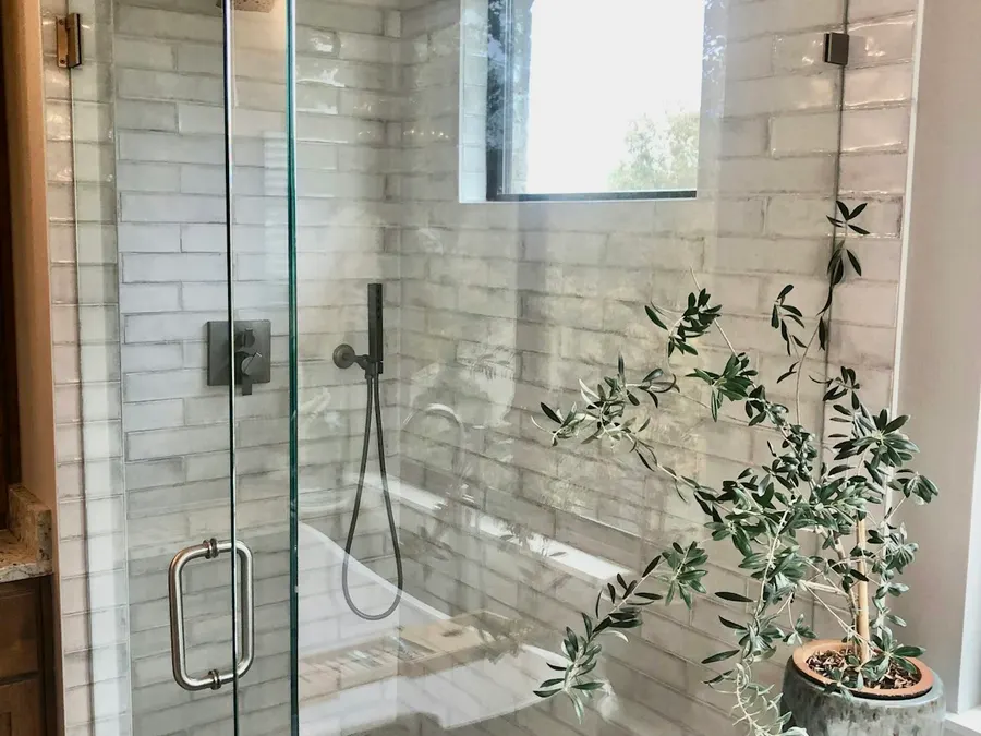Frameless glass shower 02